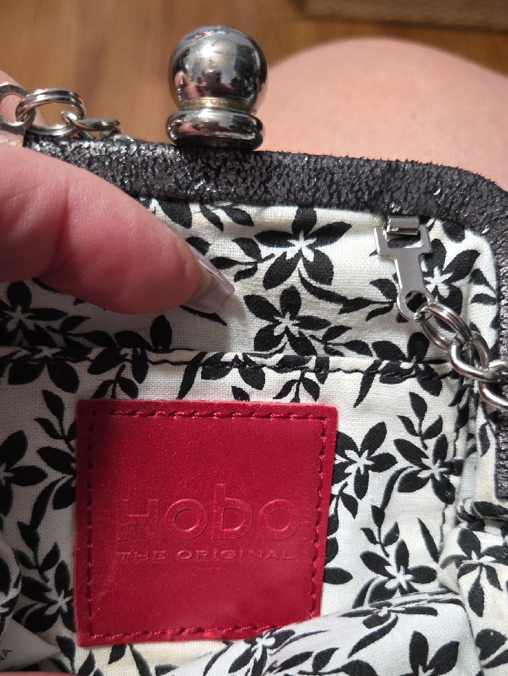 HOBO Leather Shimmering Black Crossbody Bag with Silver Chain- EUC - Picture 6 of 8